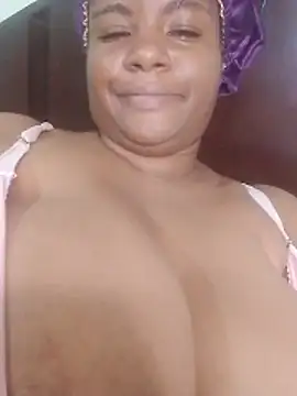 Snapshot of bigtitssxx chatting on May 17, 11:17 am bigtitssxx online show from May 17, 11:17 am