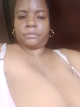 Snapshot of bigtitssxx chatting on May 22, 12:29 am bigtitssxx online show from May 22, 12:29 am
