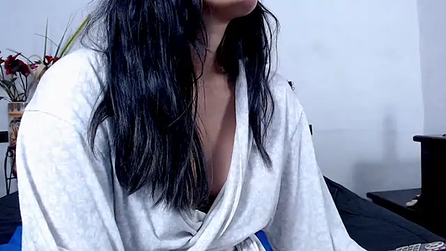 Snapshot of AikoTailor chatting on November 24, 11:10 am AikoTailor online show from November 24, 11:10 am