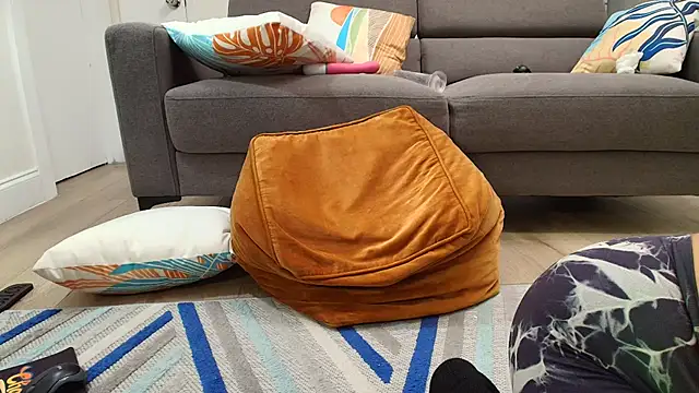 xxxvibesxo online show from January 9, 4:52 am