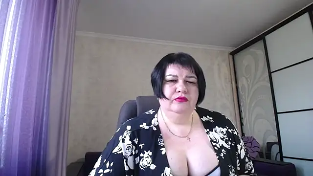 JuicyLady Di online show from February 3, 1:51 pm