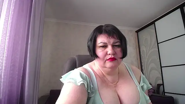 JuicyLady Di online show from February 5, 9:15 am