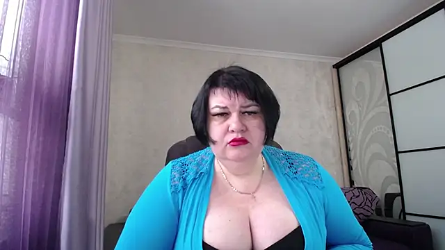 JuicyLady Di online show from February 26, 6:12 am