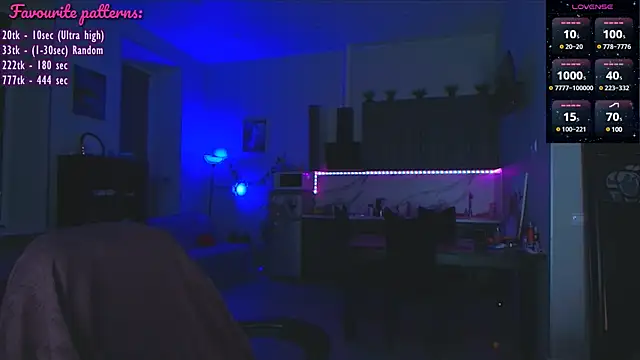 Snapshot of NicoleFancy chatting on February 9, 10:43 pm NicoleFancy online show from February 9, 10:43 pm