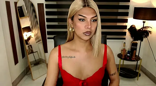 Snapshot of SarahAmber chatting on January 12, 12:33 pm SarahAmber online show from January 12, 12:33 pm