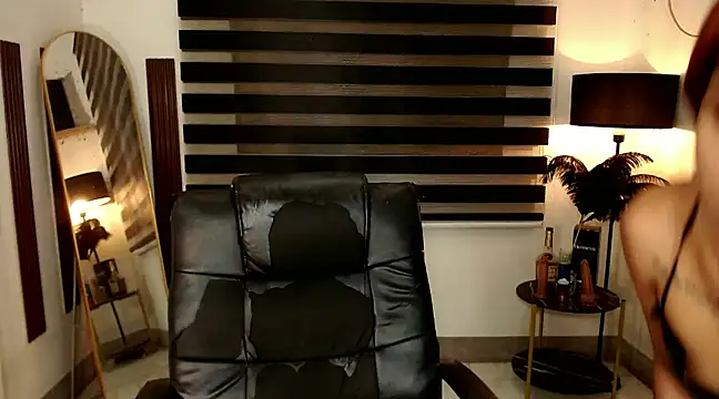 Snapshot of SarahAmber chatting on February 2, 11:19 am SarahAmber online show from February 2, 11:19 am