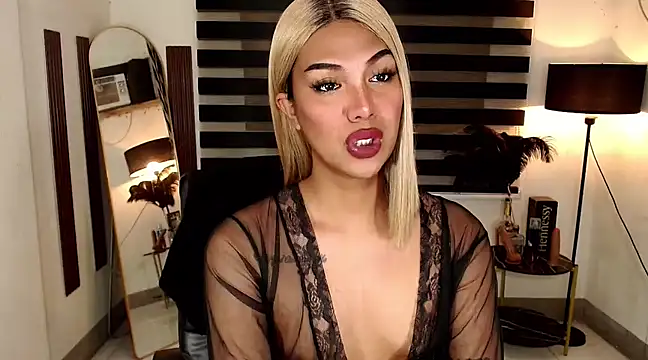 Snapshot of SarahAmber chatting on February 26, 4:14 am SarahAmber online show from February 26, 4:14 am