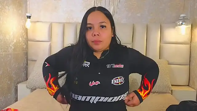 EmilyQueen3x online show from June 7, 7:06 pm