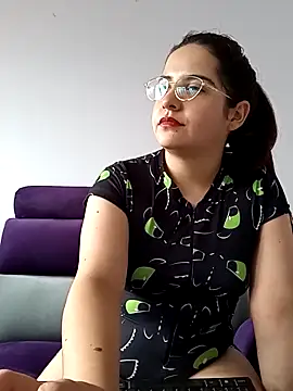 MiaLaurenzz online show from February 15, 5:07 pm