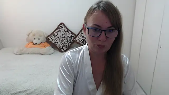 Snapshot of MargotLot chatting on July 14, 11:38 am MargotLot online show from July 14, 11:38 am