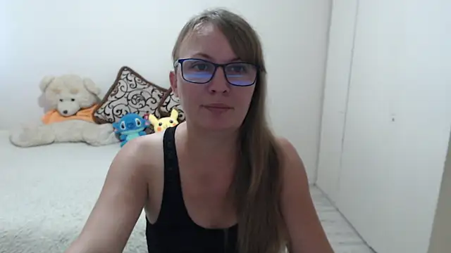 Snapshot of MargotLot chatting on July 27, 2:02 pm MargotLot online show from July 27, 2:02 pm