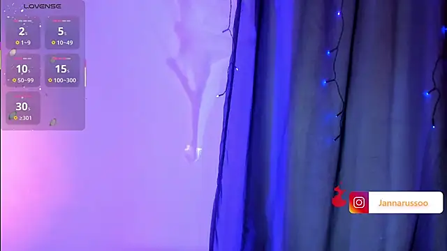 Snapshot of EmmaRusso chatting on October 16, 9:05 pm EmmaRusso online show from October 16, 9:05 pm