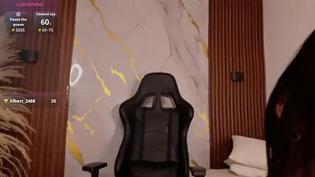 Snapshot of EmilyBoonny1 chatting on March 24, 8:47 pm EmilyBoonny1 online show from March 24, 8:47 pm