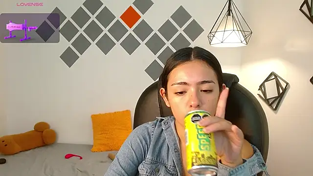 Ivy Gail online show from December 11, 5:43 am