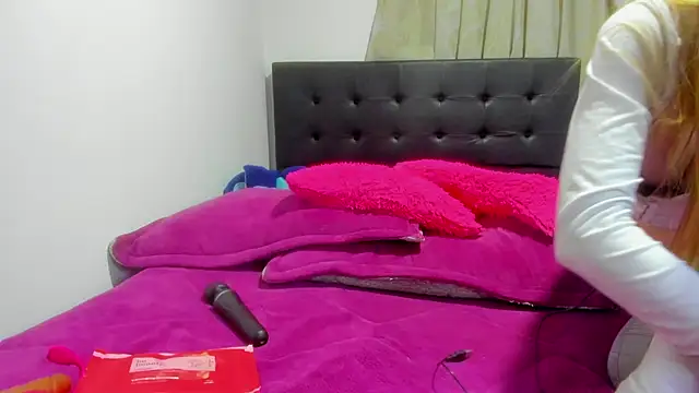 Snapshot of horny__molly_ chatting on March 20, 3:44 am horny molly online show from March 20, 3:44 am