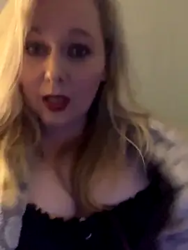 Snapshot of Lexisexi17 chatting on October 10, 2:10 am Lexisexi17 online show from October 10, 2:10 am