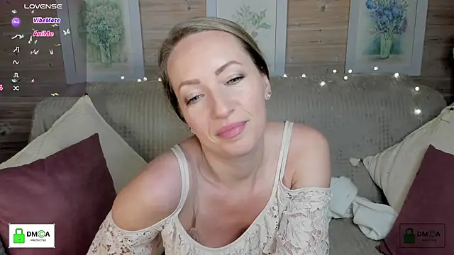 Queenymel online show from October 22, 3:45 pm