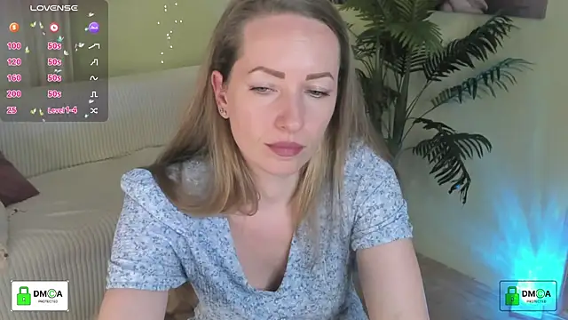 Snapshot of Queenymel chatting on April 2, 4:15 pm Queenymel online show from April 2, 4:15 pm