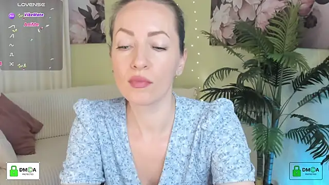 Snapshot of Queenymel chatting on April 4, 3:20 pm Queenymel online show from April 4, 3:20 pm