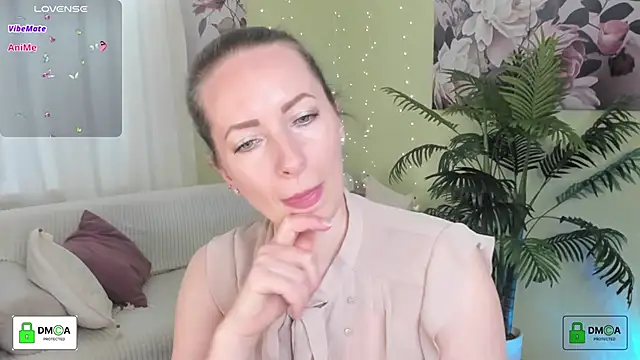 Snapshot of Queenymel chatting on April 14, 1:17 pm Queenymel online show from April 14, 1:17 pm