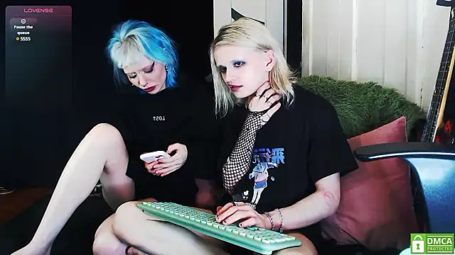 Alien Bella online show from December 9, 1:07 am