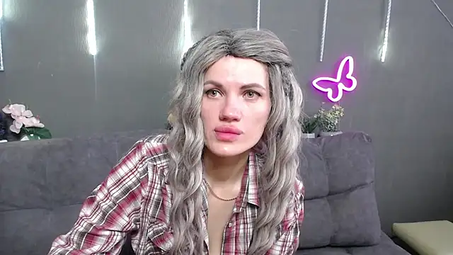 Snapshot of MilaLoona chatting on March 26, 7:47 am MilaLoona online show from March 26, 7:47 am