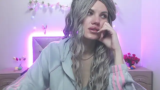 Snapshot of MilaLoona chatting on March 28, 6:07 pm MilaLoona online show from March 28, 6:07 pm