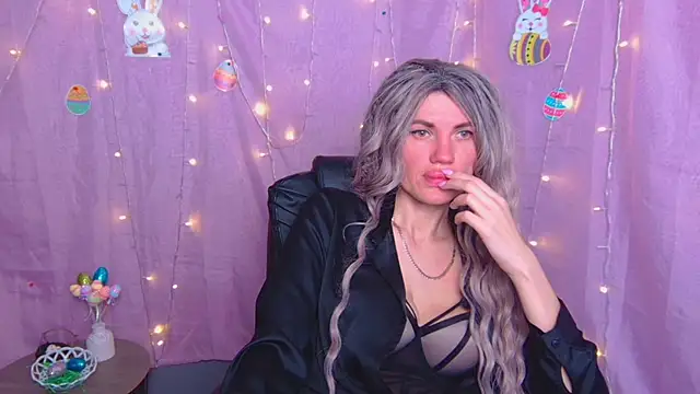 Snapshot of MilaLoona chatting on April 11, 7:45 am MilaLoona online show from April 11, 7:45 am