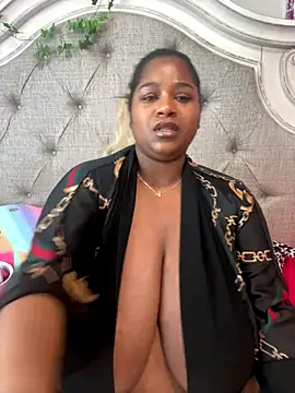 BigFineSelena online show from December 14, 4:45 pm