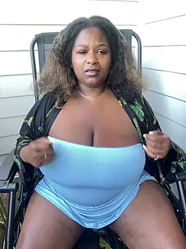 BigFineSelena online show from May 8, 8:03 pm