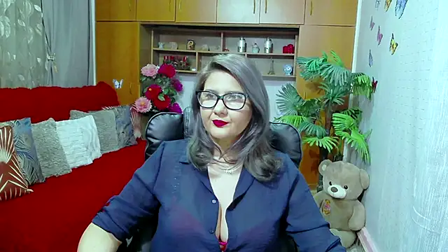 Snapshot of LucilleFenlys chatting on December 5, 9:17 pm LucilleFenlys online show from December 5, 9:17 pm