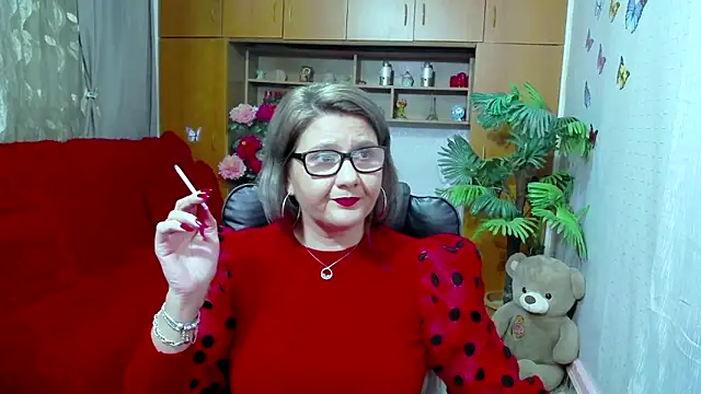 Snapshot of LucilleFenlys chatting on December 8, 7:43 pm LucilleFenlys online show from December 8, 7:43 pm