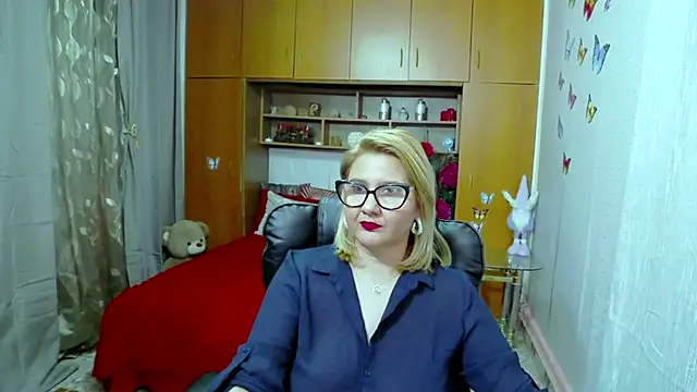 Snapshot of LucilleFenlys chatting on February 12, 1:30 am LucilleFenlys online show from February 12, 1:30 am