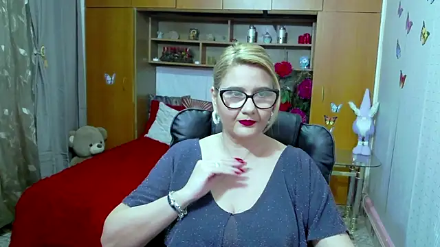 Snapshot of LucilleFenlys chatting on February 15, 10:10 pm LucilleFenlys online show from February 15, 10:10 pm