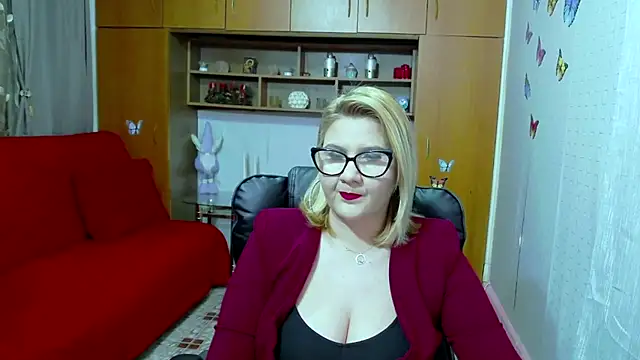 Snapshot of LucilleFenlys chatting on February 26, 9:05 pm LucilleFenlys online show from February 26, 9:05 pm