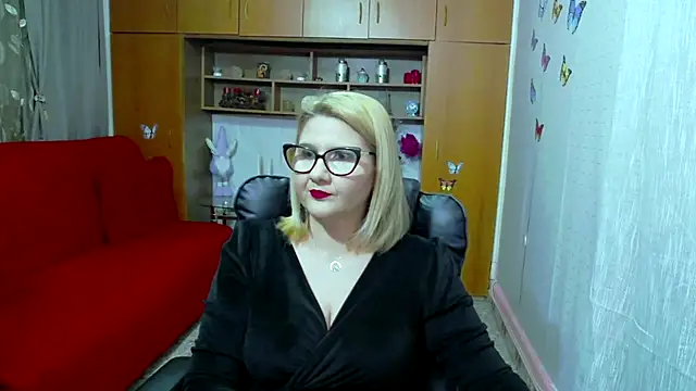 Snapshot of LucilleFenlys chatting on February 28, 9:33 pm LucilleFenlys online show from February 28, 9:33 pm