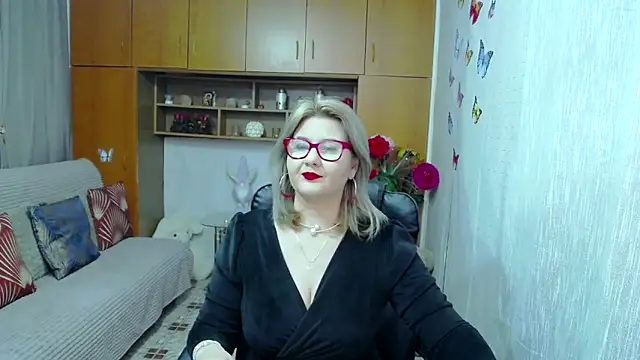 Snapshot of LucilleFenlys chatting on October 20, 9:15 pm LucilleFenlys online show from October 20, 9:15 pm