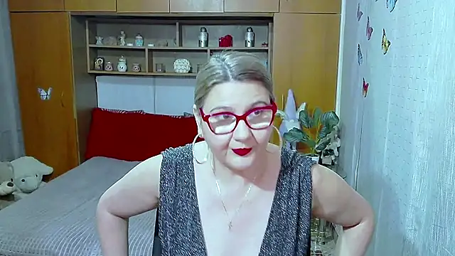 LucilleFenlys online show from May 26, 8:16 pm