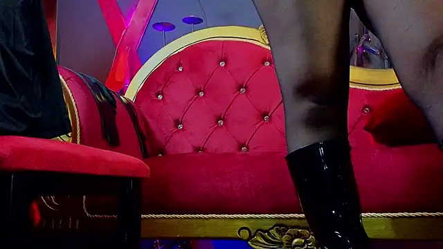 Snapshot of PerlaDivaio chatting on October 23, 2:49 pm PerlaDivaio online show from October 23, 2:49 pm