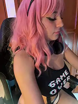 Snapshot of loolla_23 chatting on February 21, 12:27 am loolla 23 online show from February 21, 12:27 am