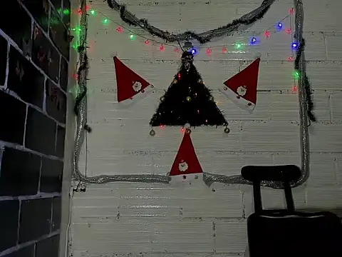 sarasandle online show from December 9, 8:01 pm