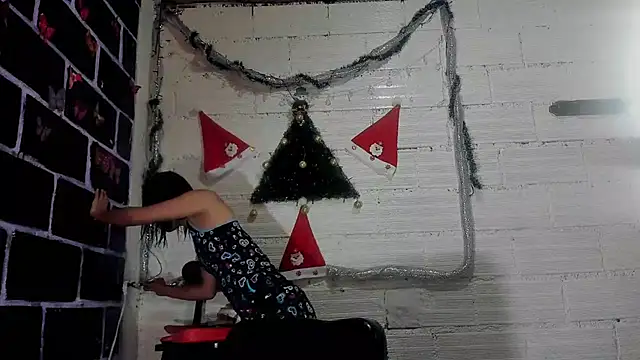 sarasandle online show from December 21, 2:37 pm