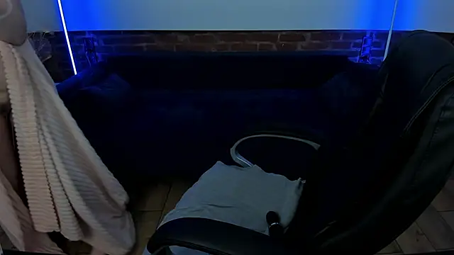 Snapshot of Kamilla_Hot chatting on February 12, 12:58 am Kamilla Hot online show from February 12, 12:58 am