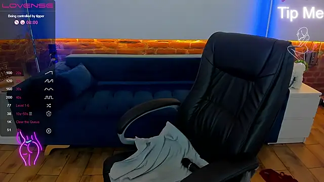 Snapshot of Kamilla_Hot chatting on March 5, 5:07 am Kamilla Hot online show from March 5, 5:07 am