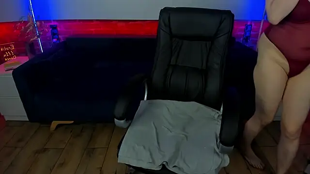 Snapshot of Kamilla_Hot chatting on March 6, 4:08 am Kamilla Hot online show from March 6, 4:08 am