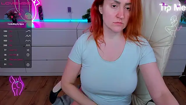 Snapshot of Kamilla_Hot chatting on March 9, 7:05 pm Kamilla Hot online show from March 9, 7:05 pm