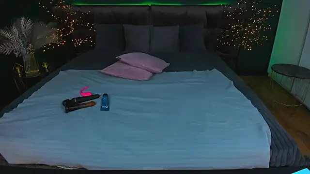 Snapshot of Kamilla_Hot chatting on September 27, 6:35 pm Kamilla Hot online show from September 27, 6:35 pm