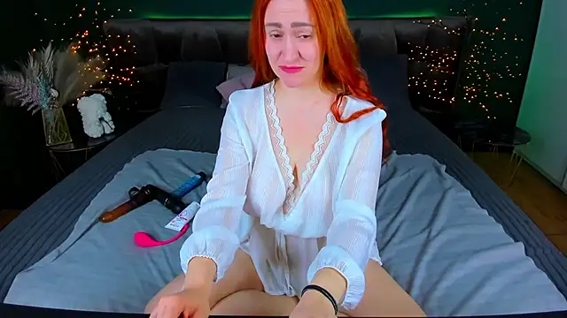 Snapshot of Kamilla_Hot chatting on October 17, 5:43 am Kamilla Hot online show from October 17, 5:43 am