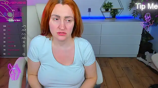 Snapshot of Kamilla_Hot chatting on November 14, 6:28 pm Kamilla Hot online show from November 14, 6:28 pm