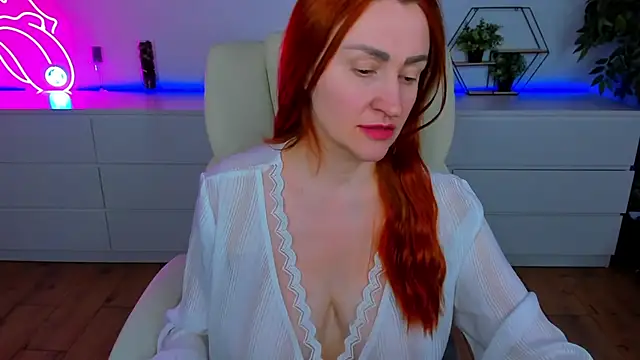 Snapshot of Kamilla_Hot chatting on November 23, 6:52 pm Kamilla Hot online show from November 23, 6:52 pm